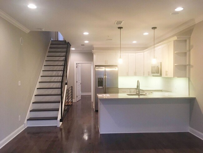 Building Photo - 742 Master St