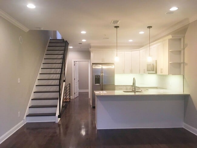 Photo - 742 Master St Apartment