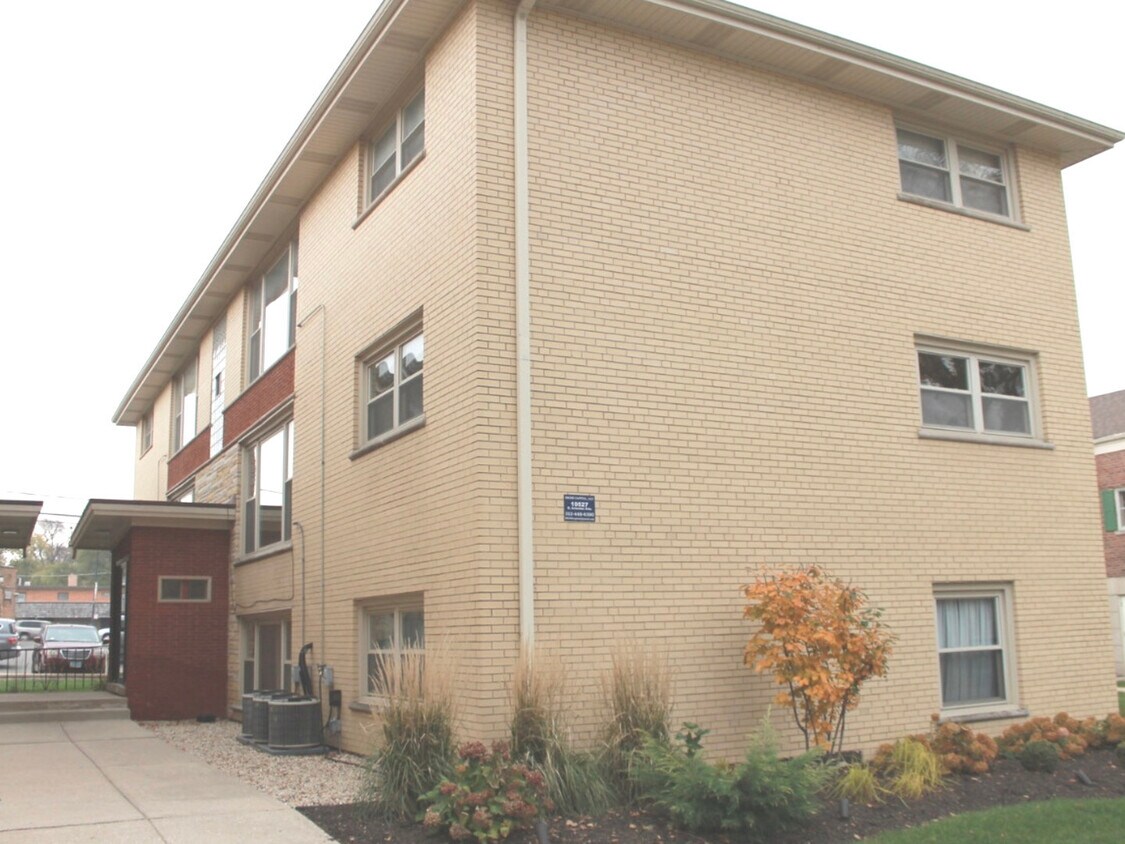 10527 S Artesian Ave, Chicago, IL 60655 House Rental in Chicago, IL