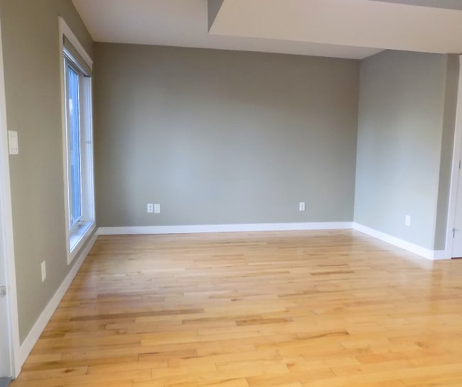 Photo du bâtiment - 10305-10107 AvenueBlock A - 201