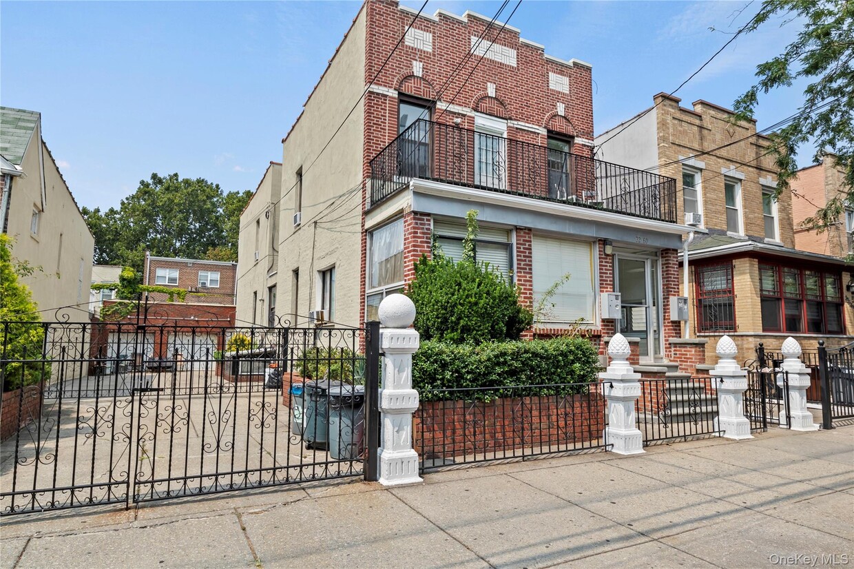 Foto principal - 32-60-60 43rd St