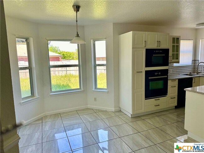 Building Photo - 4501 Alleeta Dr