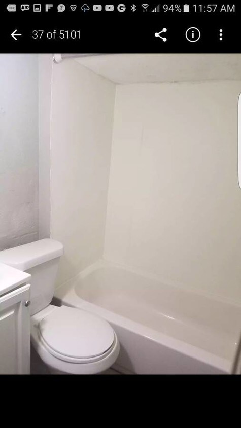 Baño con bañera - 147 N 56th St