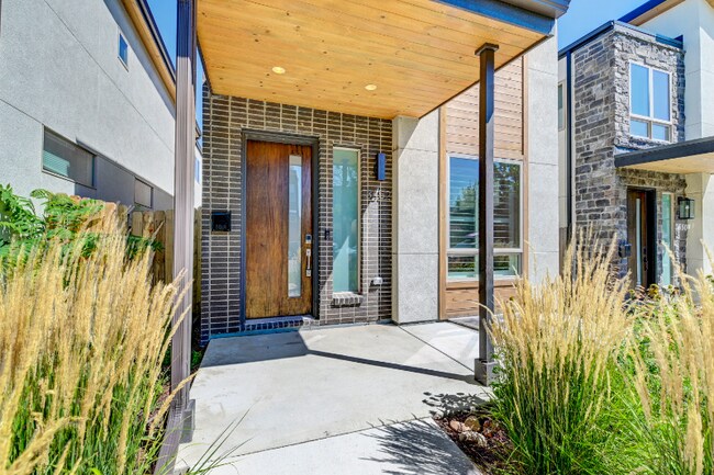 Photo - 3652 Mariposa St House