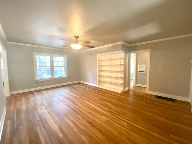 Building Photo - 1805 Winsted Ln