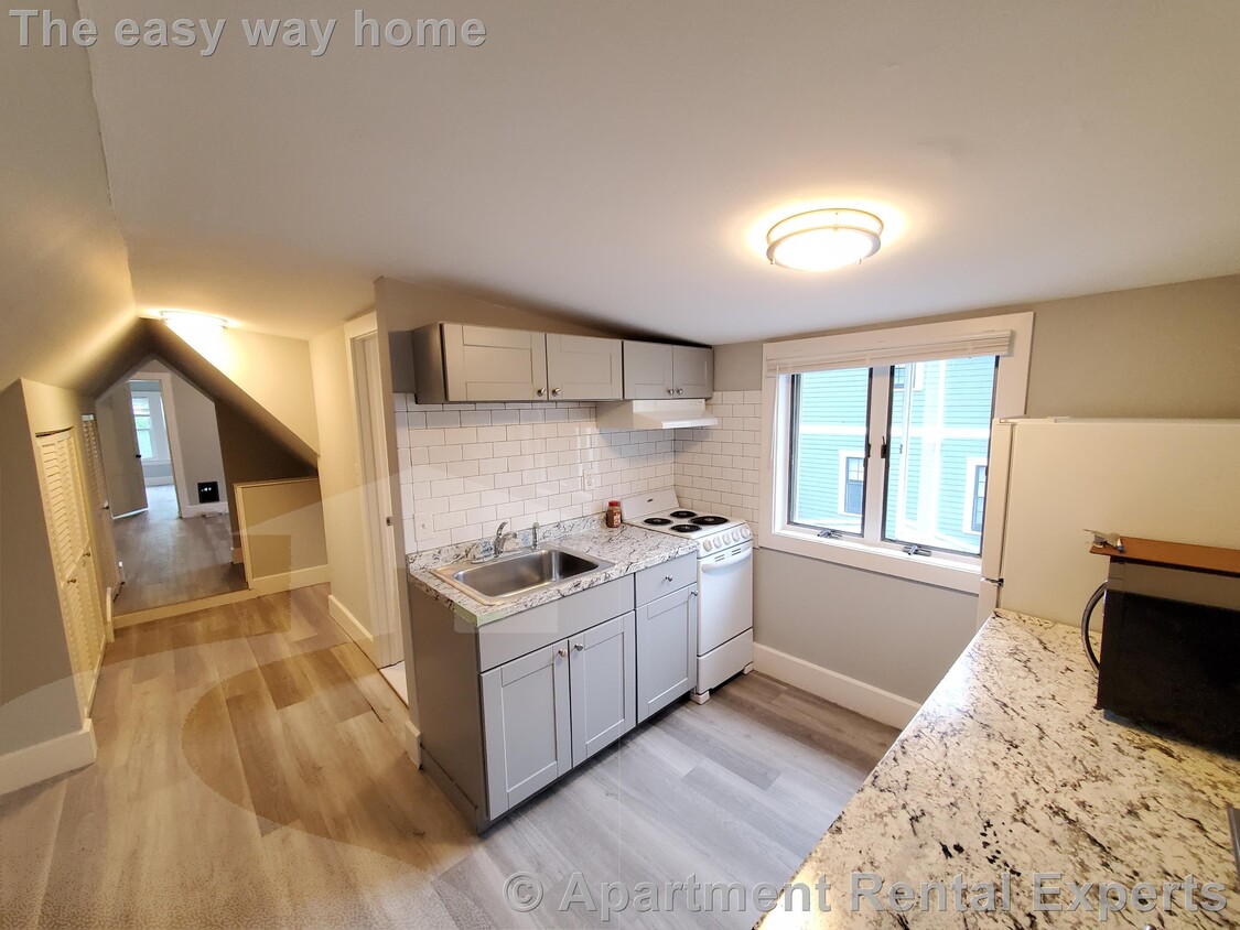 Primary Photo - 146 Highland Ave