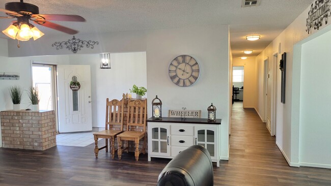 Building Photo - PRE-LEASING THIS--- Charming-Country Livin...