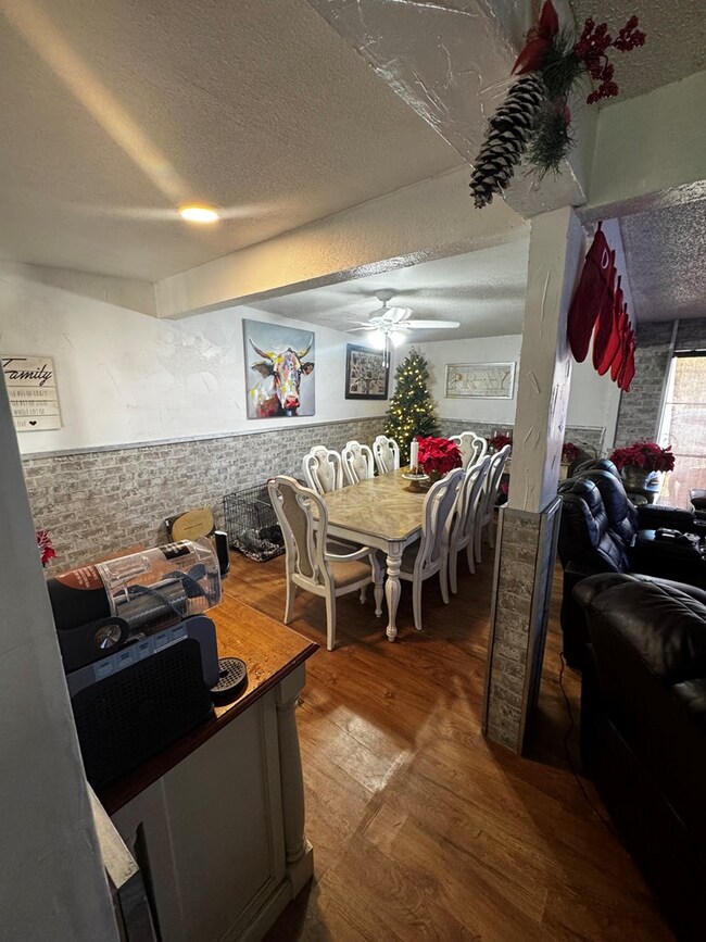 Foto del edificio - 908 NE Bronstad Dr