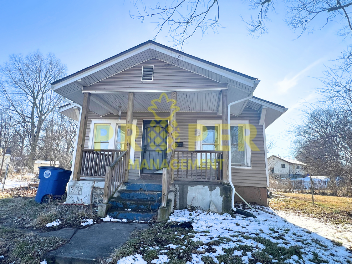 Primary Photo - 2 bedrooms 1 bathroom house