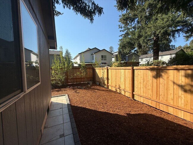 Foto del edificio - Spacious 3BD/2BA Home with Two-Car Garage,...