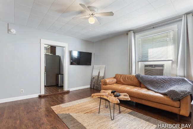 Foto del edificio - 718 Crescent St NE