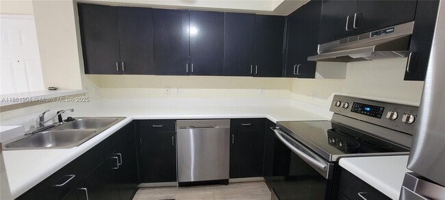 Foto del edificio - 4832 N State Rd 7