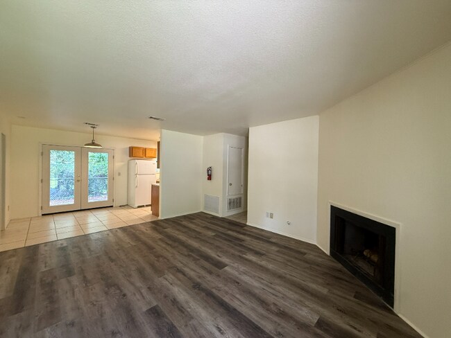 Foto del edificio - 225 Bluebird Ln