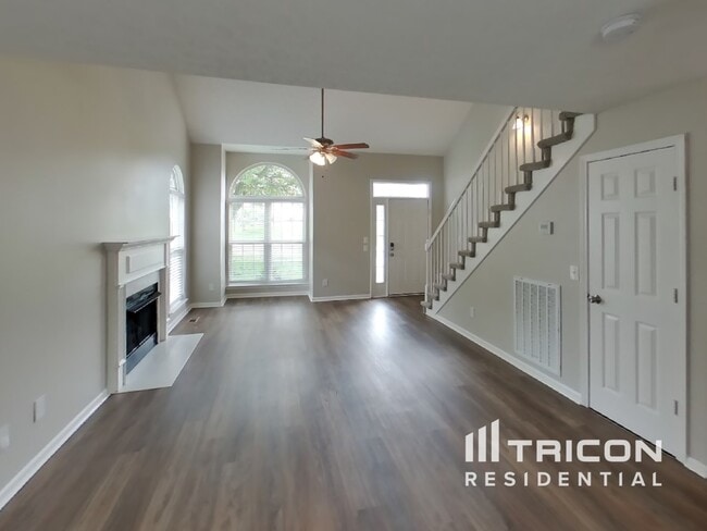 Building Photo - 283 Iris Dr