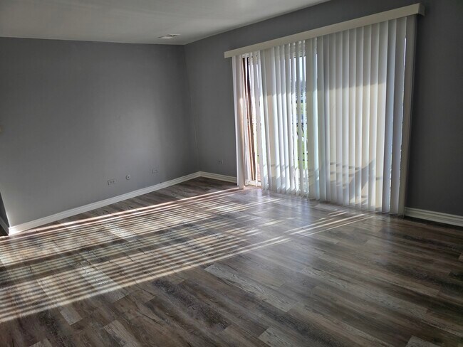 Foto del edificio - 17701 Park Blvd