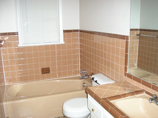 Foto del edificio - 1415 Woodhurst St