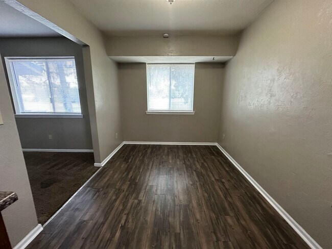 Foto del edificio - 1411 Lazy Brook
