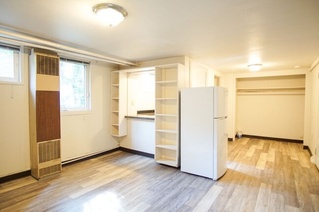 Foto del edificio - Charming & Unique John's Landing Studio: Close to Shops & Restaurants!