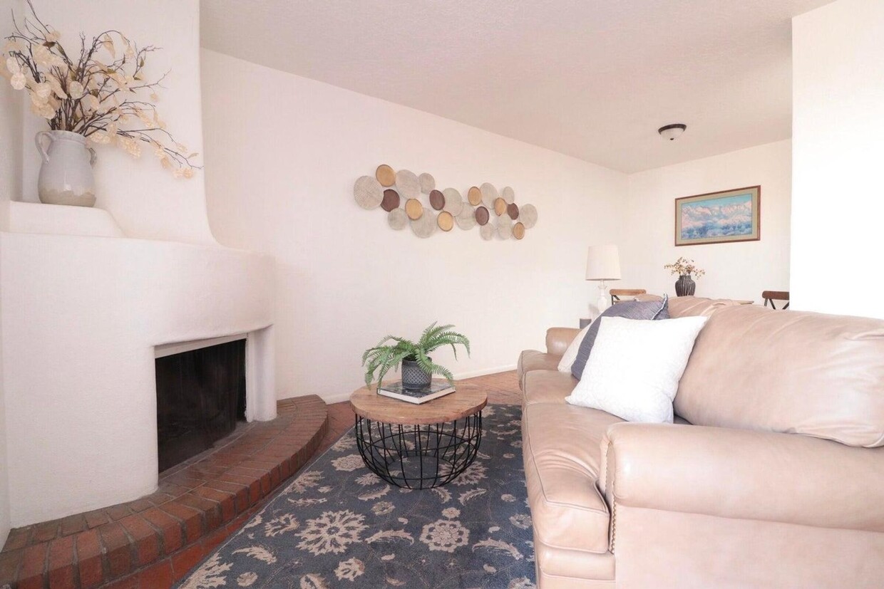 Primary Photo - CLOSE IN TOWNHOUSE 2 Bedroom COURTYARD