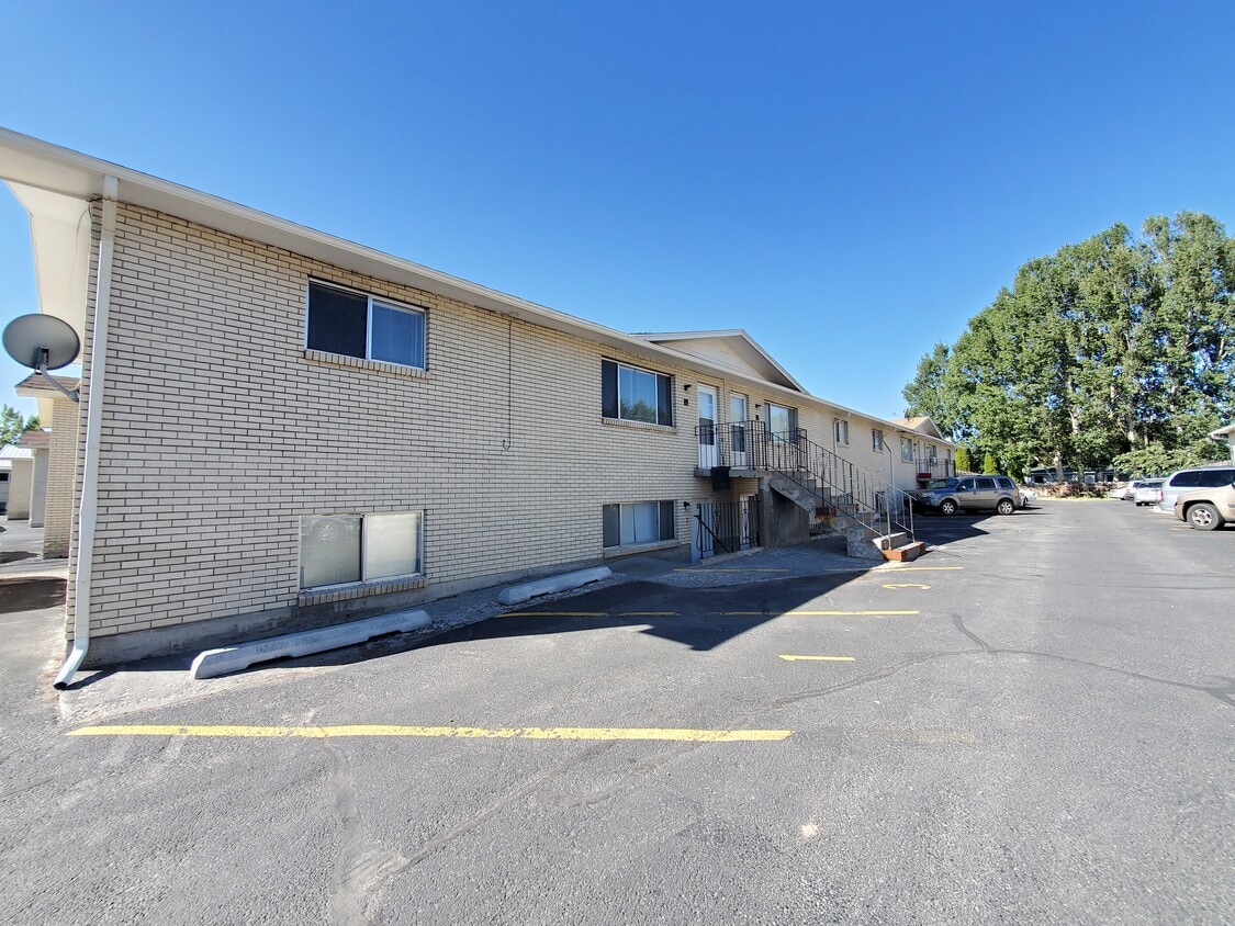 Primary Photo - 587 Hansen Ave