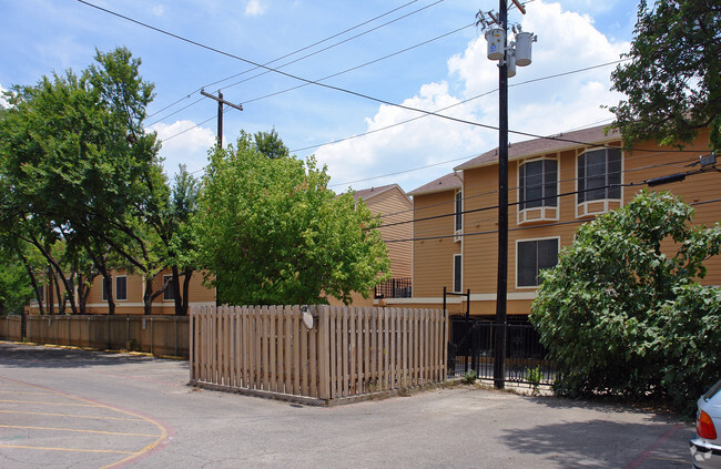 Building Photo - Nueces Oaks Condominiums