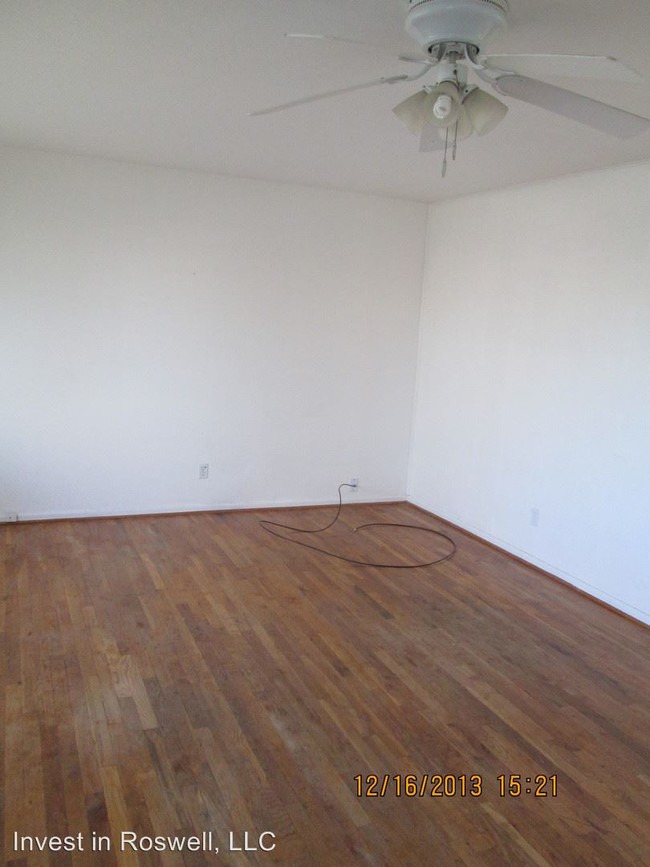 Building Photo - 1 1/2 W La Paloma Ln