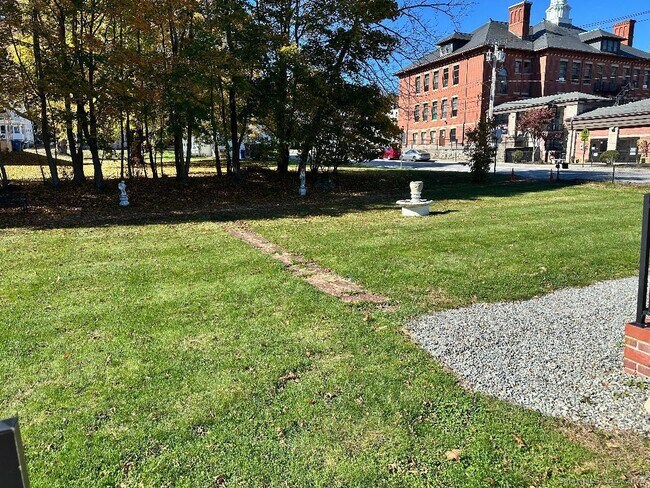 Foto del edificio - 77 S B St