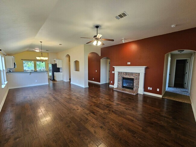 Building Photo - (3) Bed/(2) Bath in Green Leaf Trails! Ava...