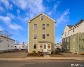 Building Photo - 422 Allen St