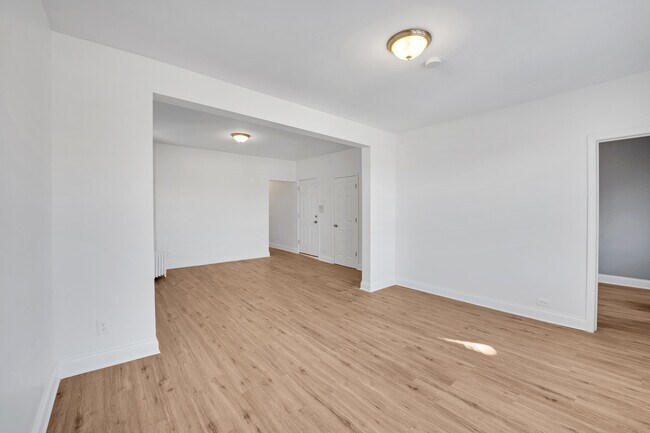 Building Photo - 3722 N Clark St