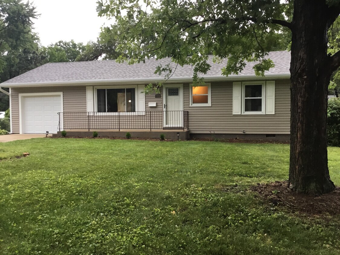 7301 Woodson St, Overland Park, KS 66204 House Rental in Overland