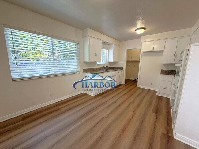 Foto del edificio - 943 W 13th St