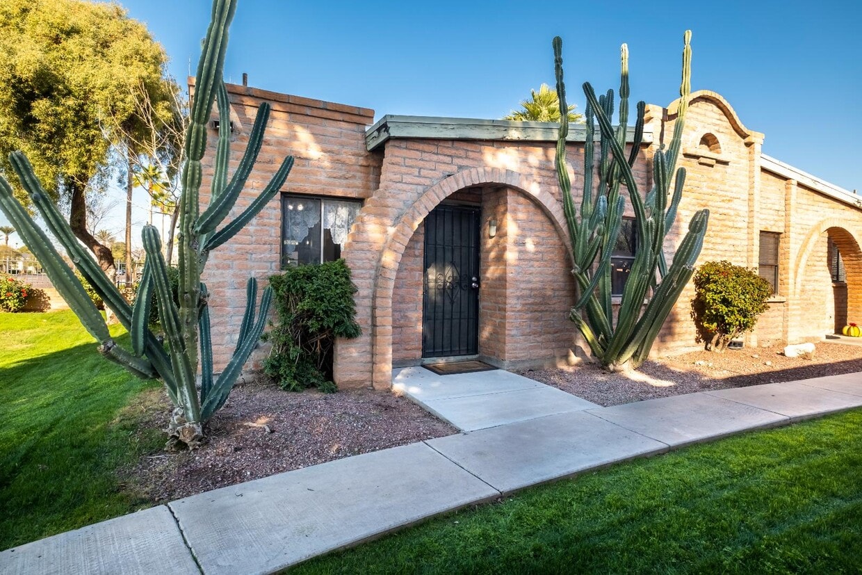 Primary Photo - 4406 E Hubbell St
