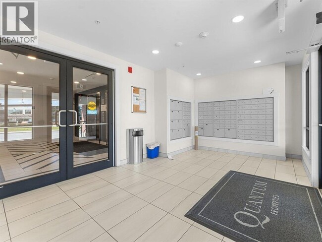 Building Photo - 2180 Kelly Ave