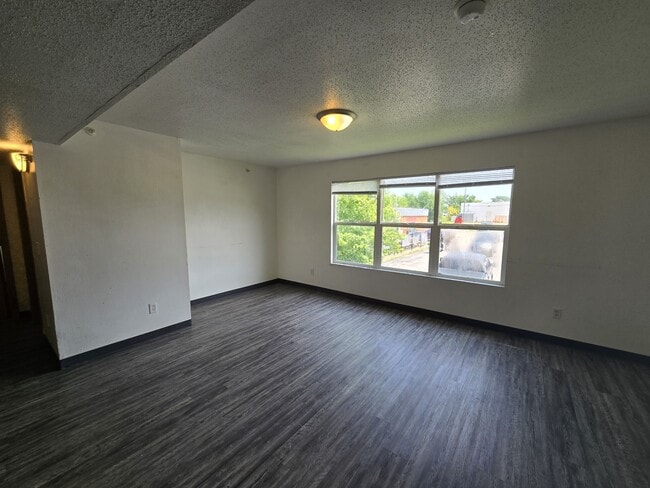 Building Photo - 60 Miller Ave SW