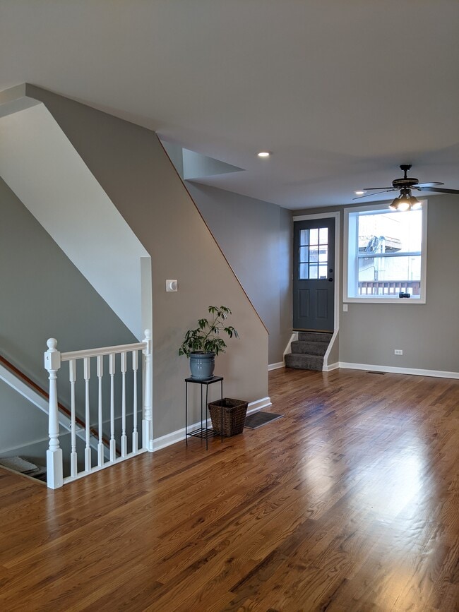 Open concept dining - 4740 S Drexel Blvd