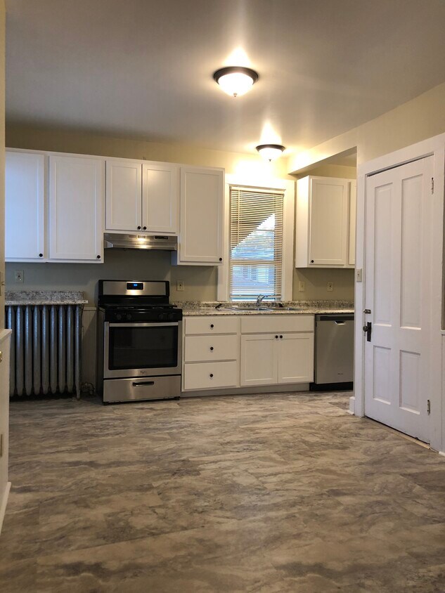 Foto principal - 2581 S Delaware Ave