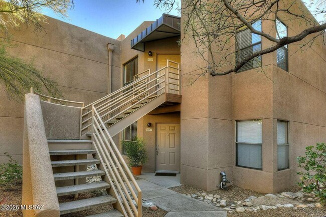Foto del edificio - 6655 N Canyon Crest Dr