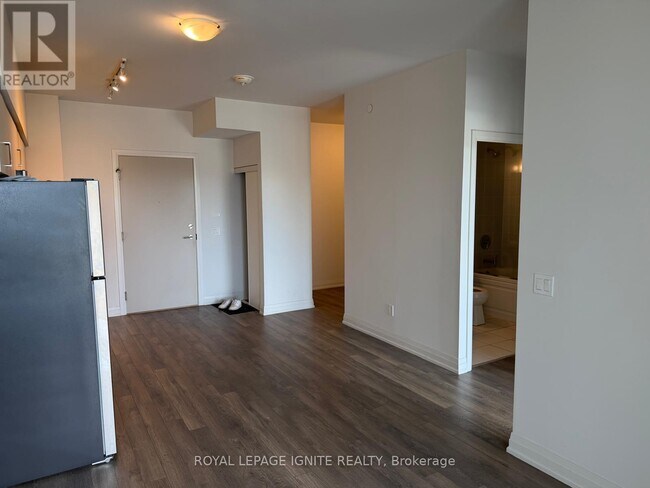 Building Photo - 10 Meadowglen Pl