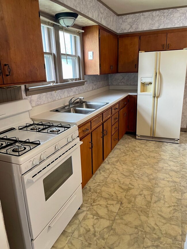 Building Photo - Check Out This 2-Bed/1-Bath House in Bluff...