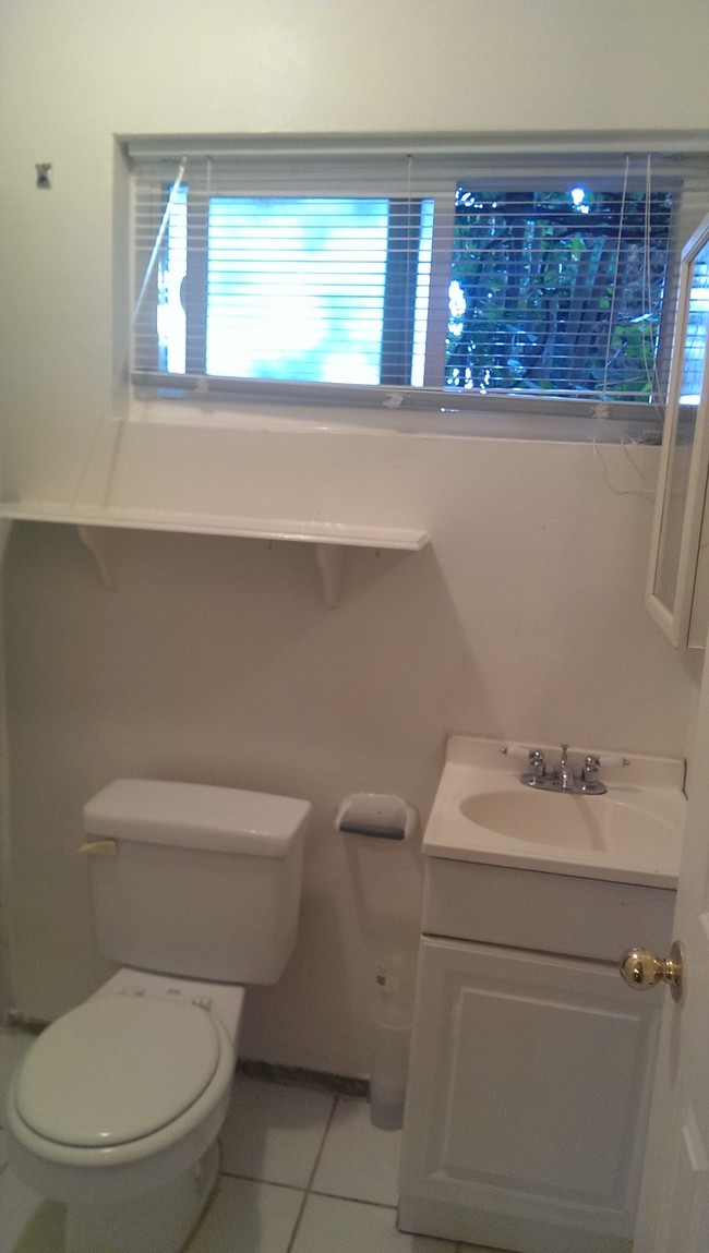 Bathroom - 3936 Inglewood Blvd