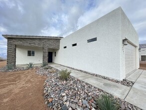 Building Photo - 2591 Trade Wind Dr