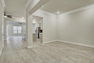 Building Photo - 909 Rhode Pl