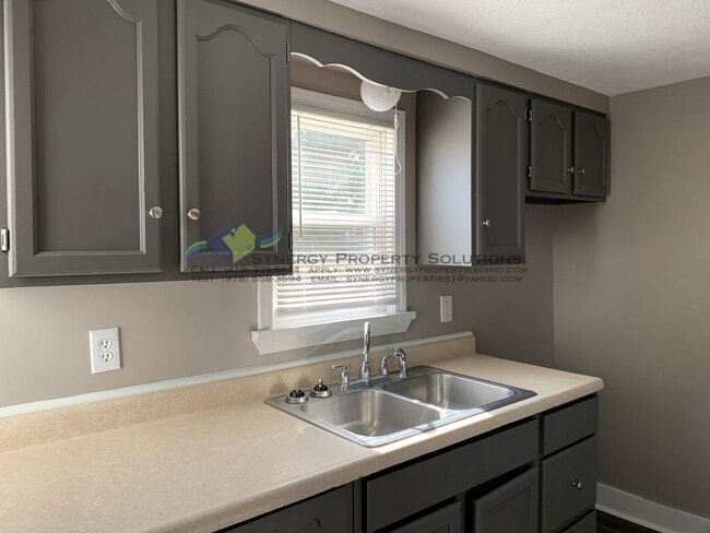 Building Photo - AVAILABLE NOW! Madison Schools!