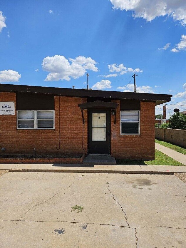 Primary Photo - 221 Gayland Dr