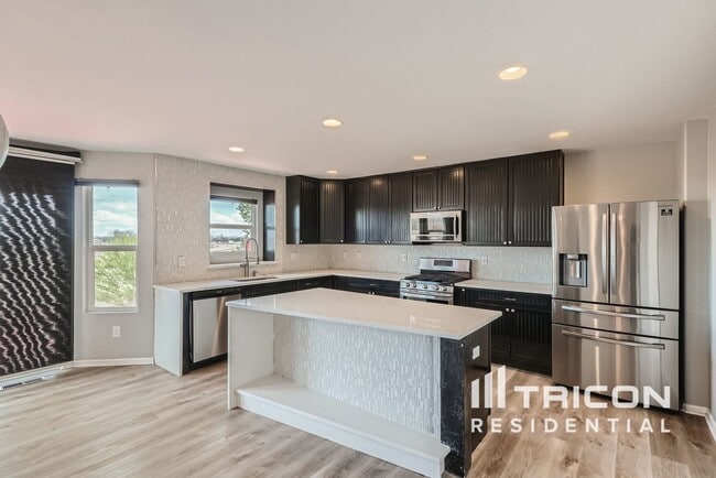 Building Photo - 12440 Village Cir