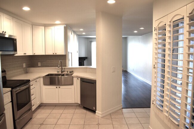 Foto del edificio - 3 Bedroom Townhome in El Cajon