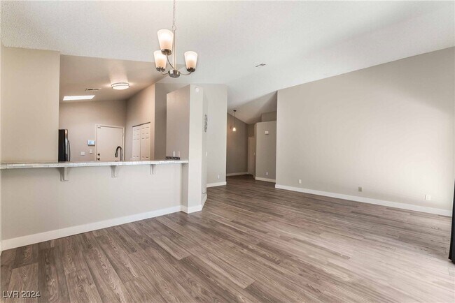 Building Photo - 8681 Buttercreek Way