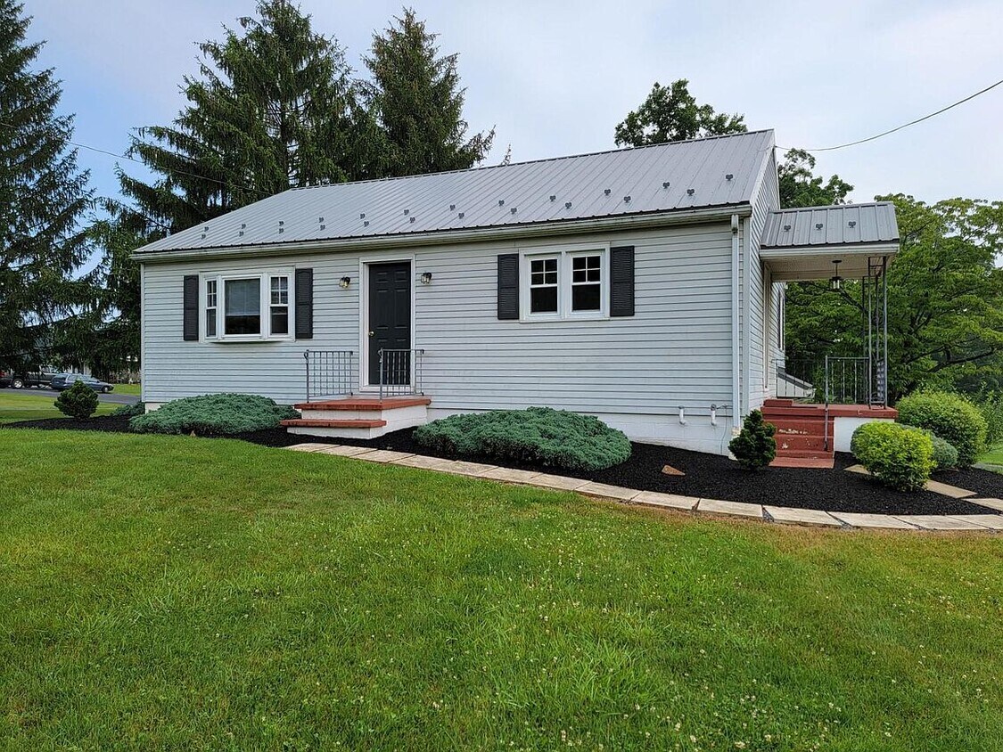 1403 Briertown Rd, East Earl, PA 17519 House Rental in East Earl, PA