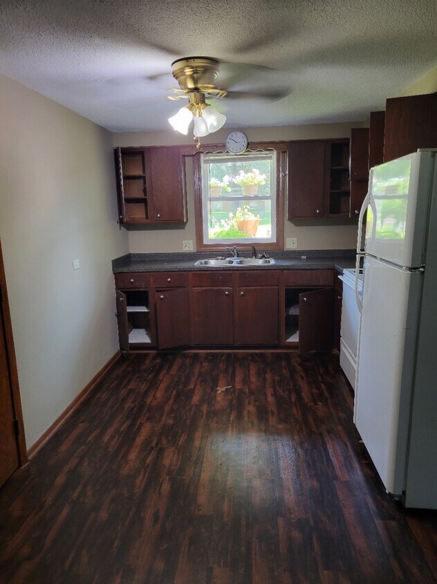 Kitchen - 3485 Lester Ave